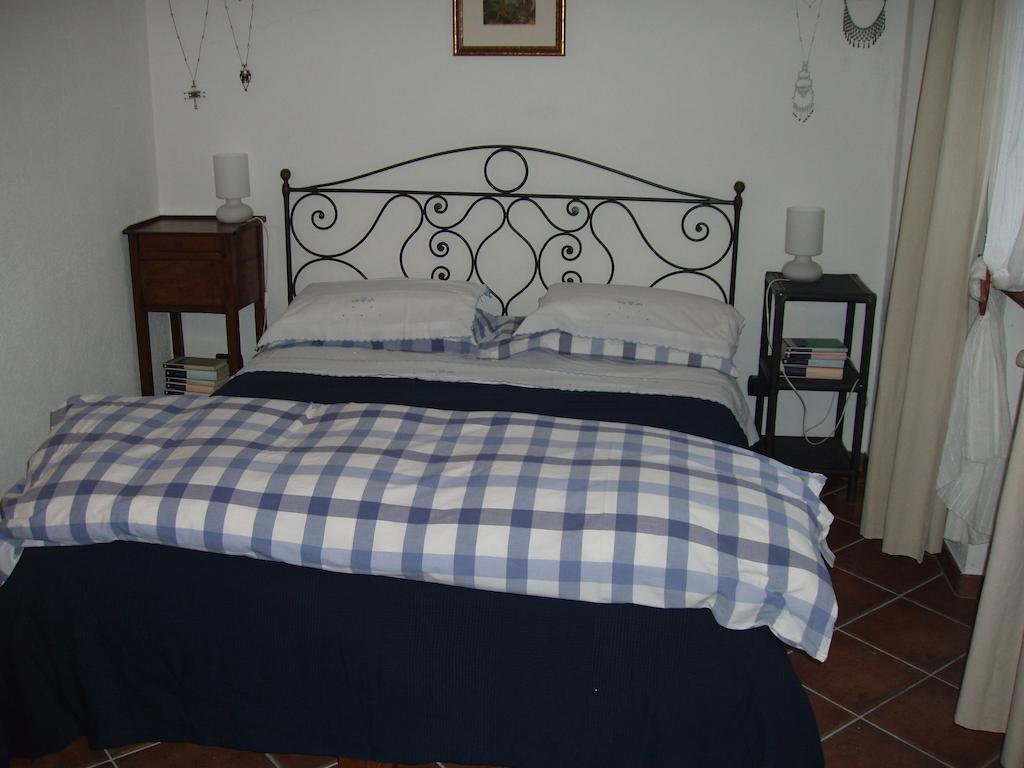 Bed and Breakfast Cascina Nel Bosco Moncucco Torinese Zimmer foto